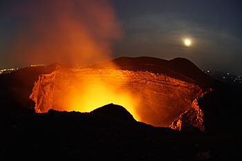 Vulkan Masaya Nicaragua 2016 by Th Boecke